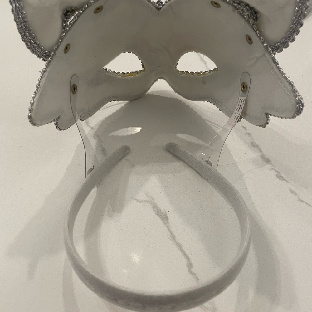 Silver and Gold Cat Mask - Picture 4 of 4